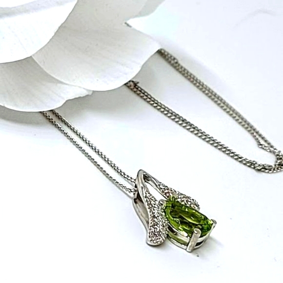 Natural Peridot 9x6mm & Cz 14K White Gold‎ Plate 925 Sterling Silver Necklace - Picture 2 of 8